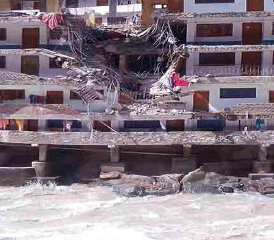 eightkilledafterbouldershitmanikaransahibgurdwarainhimachalduetolandslide